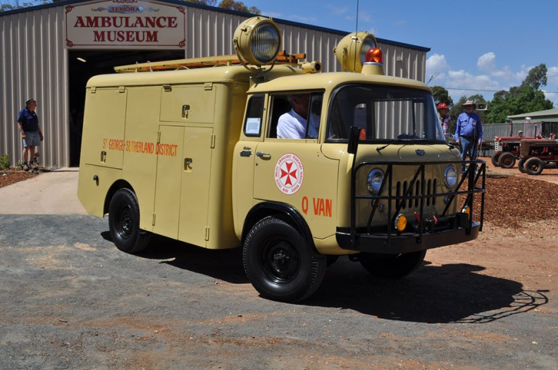1961 Willys Jeep FC-170 4WD ambulance rescue  (3).jpg