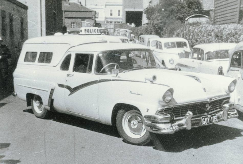 1957 Ford Mainline.jpg