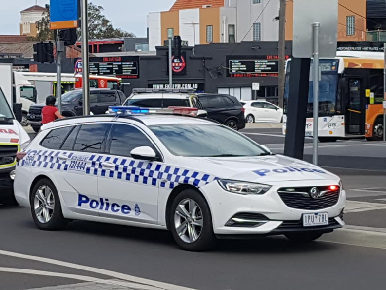 Victoria Police - Holden ZB Wagon (2).jpg