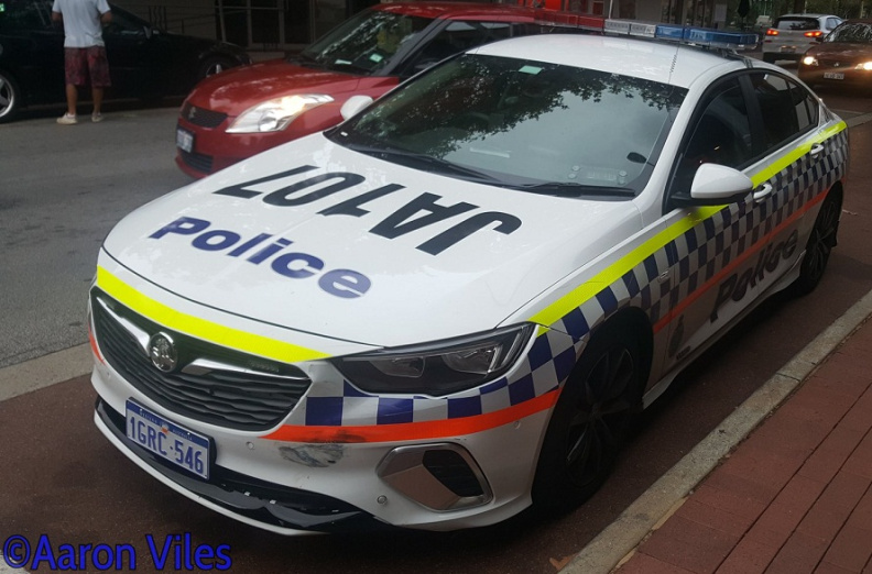 WAPol - Holden ZB - Photo by Aaron V (1).jpg