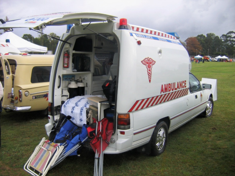 1998 Holden VS Commodore Ambulance (4).JPG