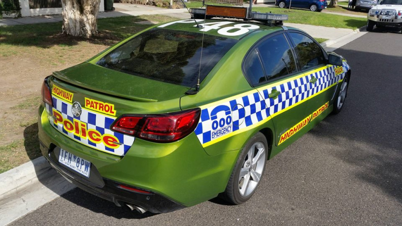 VicPol Highway Patrol Holden VF2 Jungle Green (5).jpg