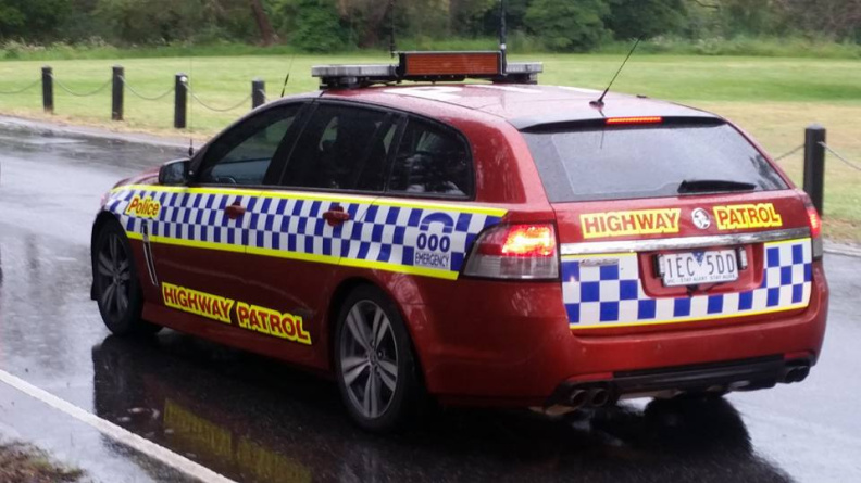 VicPol Highway Patrol Holden VF Wagon Marron (2).jpg