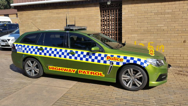 VicPol Highway Patrol Holden VF Wagon Jungle Green  (5).jpg