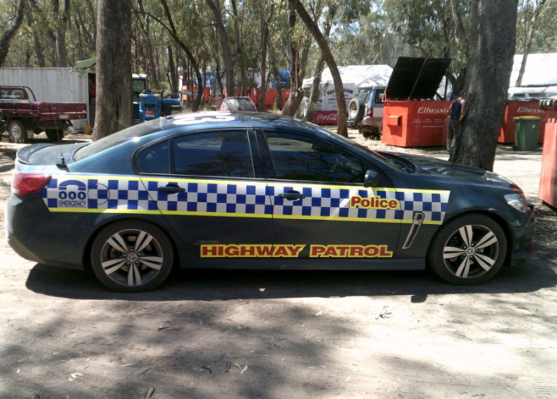 VicPol Highway Patrol Holden VF Karma Semi Marked (3).JPG