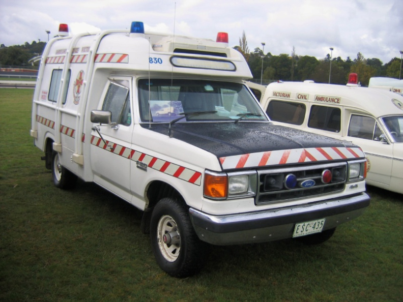 1990 Ford Ambulance (1).JPG