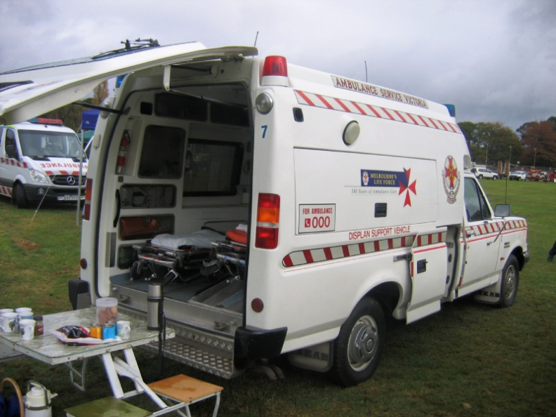 1990 Ford Ambulance (3).JPG