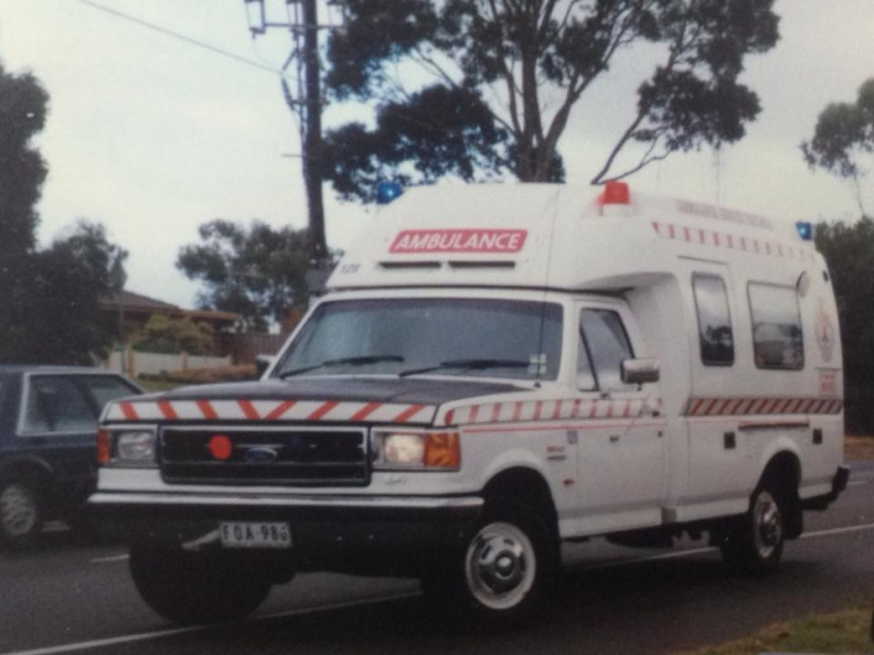 1990 Ford Ambulance (8).jpg