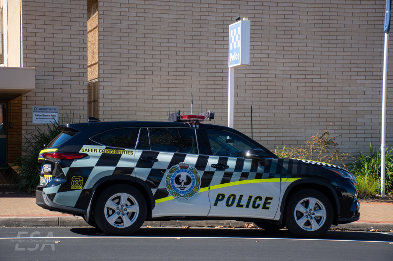 Toyota Kluger - Photo by Emergency Services Adelaide (3).jpg