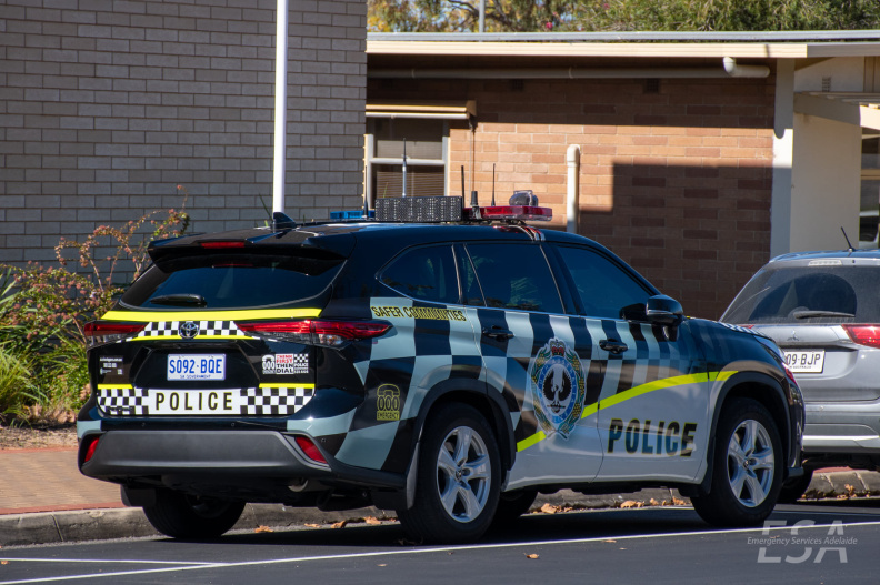 Toyota Kluger - Photo by Emergency Services Adelaide (2).jpg