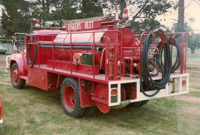KNL 337 Diggers Rest Tanker - Photo by Keith P (2).jpg