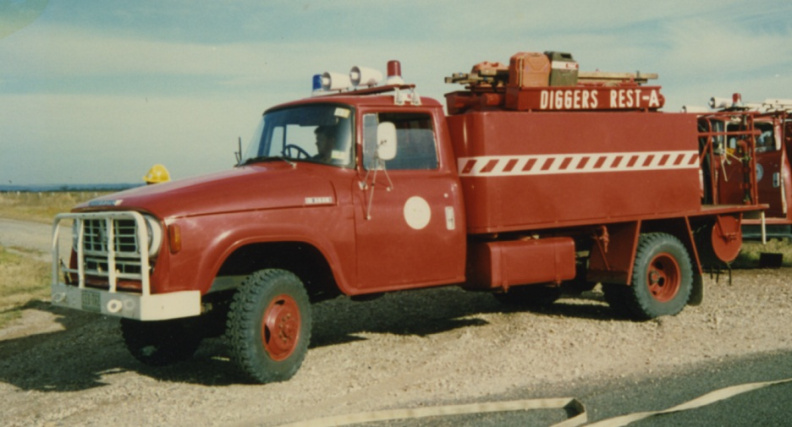 CED 792 - DIGGERS REST INTERNATIONAL 1410D TANKER A - Photo by Keith P (2).jpg