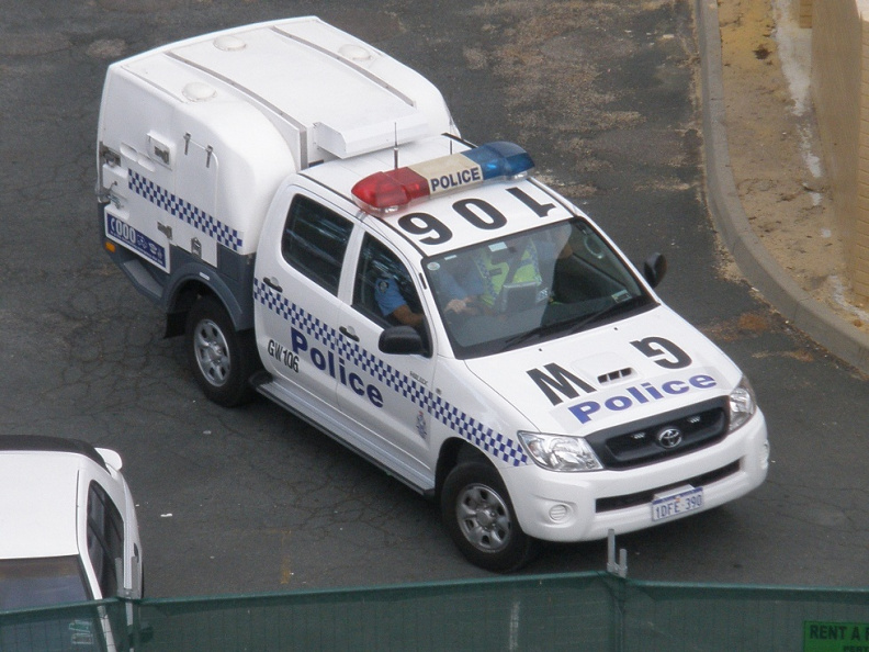 WA Police  Hilux Van (20).JPG