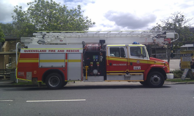 QFES 516 chermside Telesquirt - Photo by James RW (1)