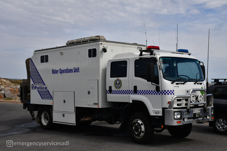 Isuzu Truck - Photo by Emergency Services Adelaide.jpg