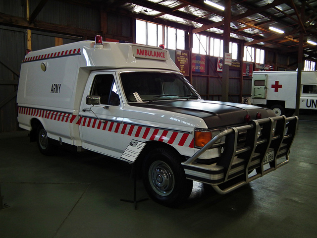 1989 Ford F-250 ambulance3.jpg