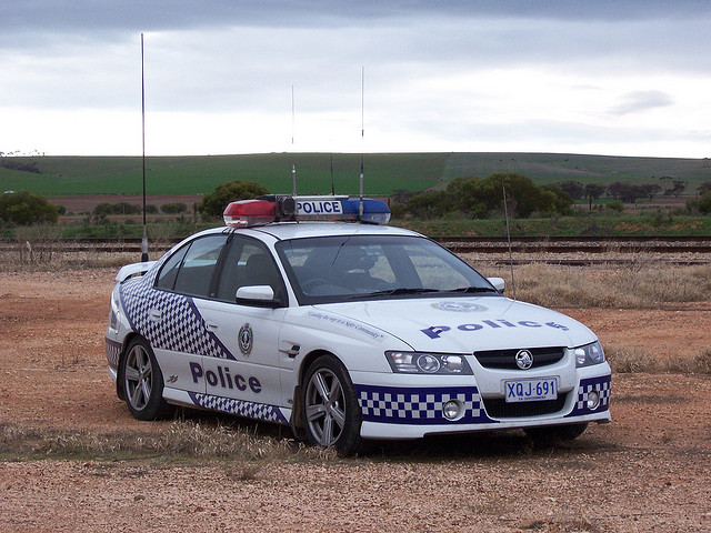 SAPol - Highway Patrol Holden VZ (9).jpg