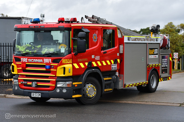 Seaford Pumper - Photo by Emergency Services Adelaide.jpg