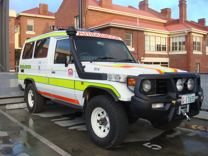 Tasmania Ambulance Land Cruiser (2).JPG